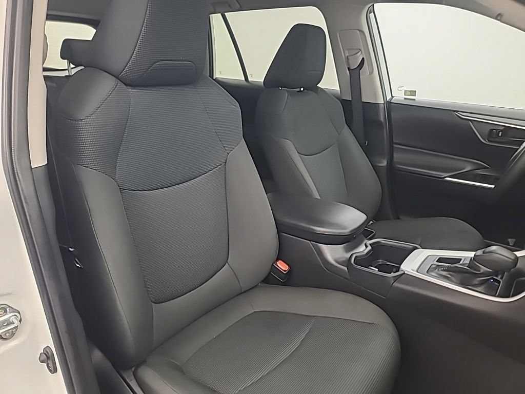Used 2025 Toyota RAV4 LE AWD/4WD image 17