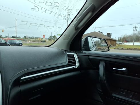 Used 2014 GMC Acadia SLE image 18