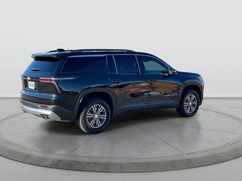 Used 2025 Chevrolet Traverse LT FWD image 8