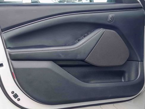 Used 2022 Ford Mustang Mach-E Select image 18