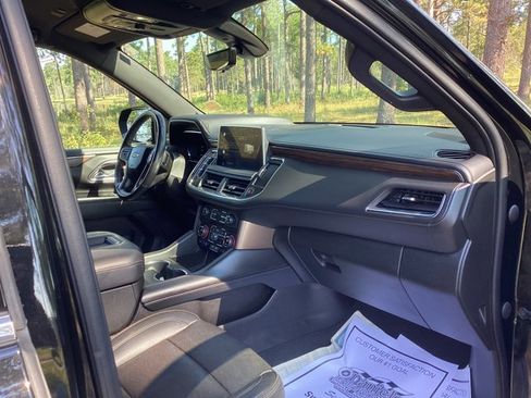 Used 2022 Chevrolet Suburban High Country image 11