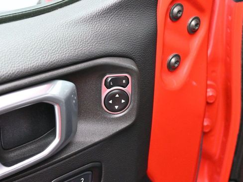 Used 2020 Jeep Wrangler Unlimited Sahara AWD/4WD image 10