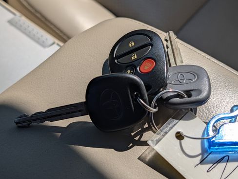 Used 2006 Toyota Solara SLE image 26