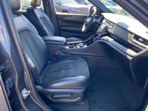 Used 2023 Jeep Grand Cherokee Altitude AWD/4WD image 24