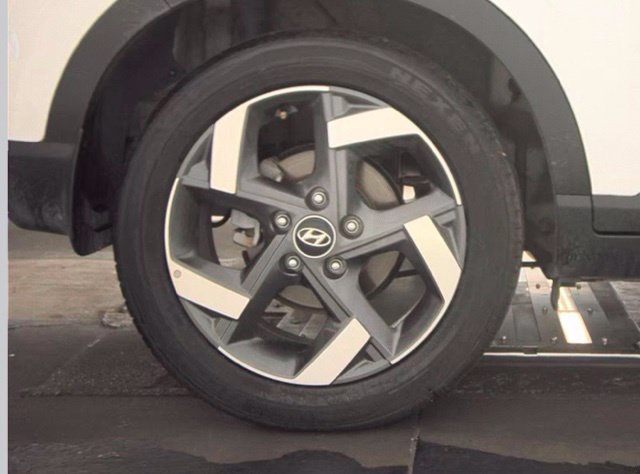 Certified 2026 Hyundai Venue SEL FWD image 22