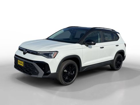 New 2026 Volkswagen Taos SE FWD image 1