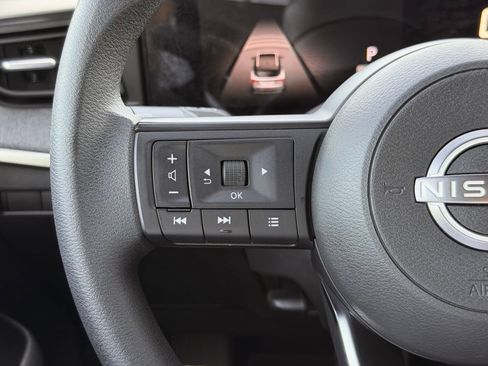 Used 2025 Nissan Kicks SV FWD image 31
