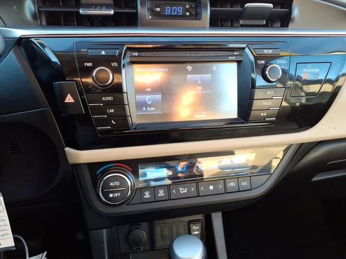 Used 2014 Toyota Corolla LE image 16