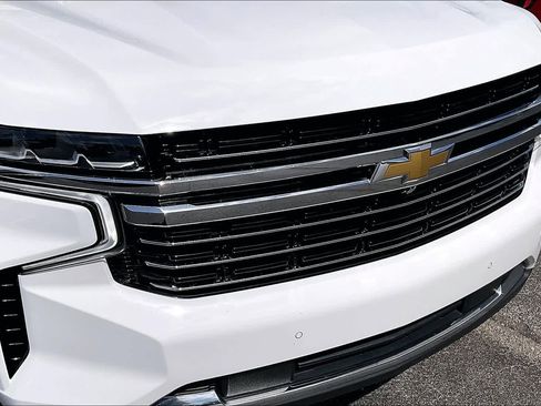 Used 2022 Chevrolet Suburban LT w/ Luxury Package image 30