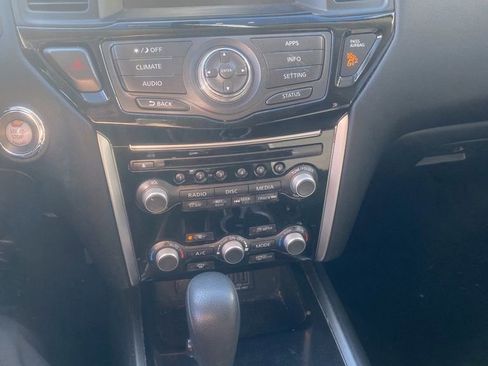 Used 2018 Nissan Pathfinder S image 11