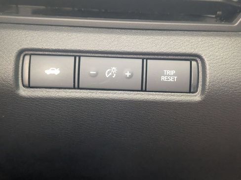 Used 2025 Nissan Altima 2.5 SV FWD image 15