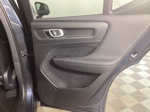 Used 2021 Volvo XC40 T5 Momentum w/ Premium Package image 10