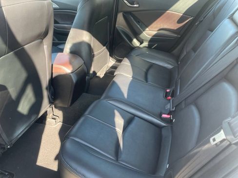Used 2018 MAZDA MAZDA3 Touring FWD image 17