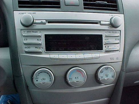 Used 2010 Toyota Camry LE FWD image 55