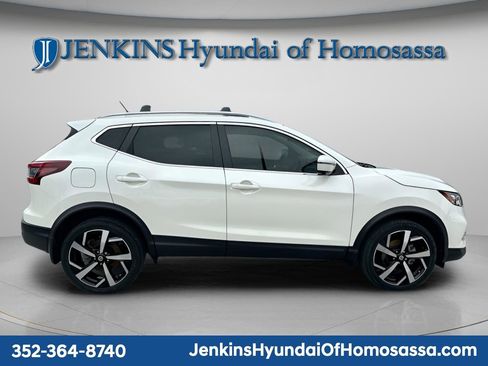 Used 2021 Nissan Rogue Sport SL image 2