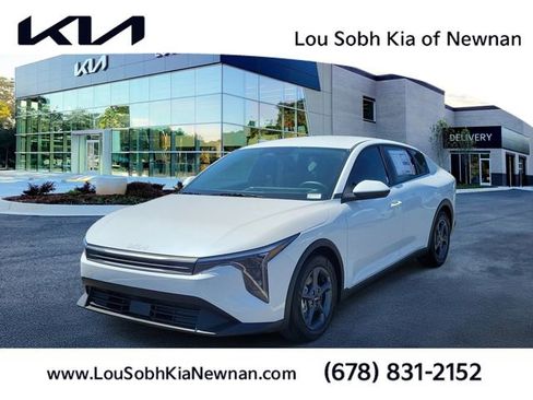 New 2026 Kia K4 LXS image 1