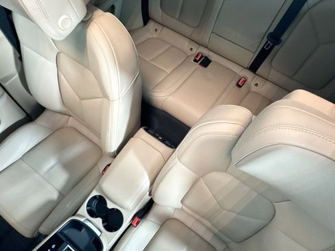 Used 2024 Porsche Macan w/ Premium Plus Package image 20