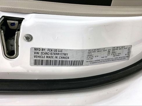 Used 2024 Chrysler Pacifica Select image 19