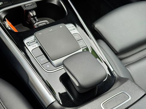 Used 2020 Mercedes-Benz GLB 250 4MATIC w/ Premium Package image 26