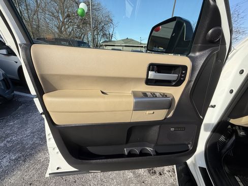 Used 2019 Toyota Sequoia Limited image 19