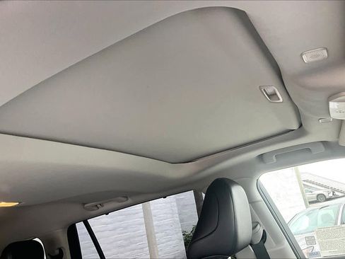 Used 2023 Toyota Highlander XLE FWD image 13