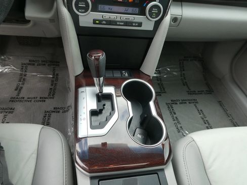 Used 2013 Toyota Camry XLE FWD image 24