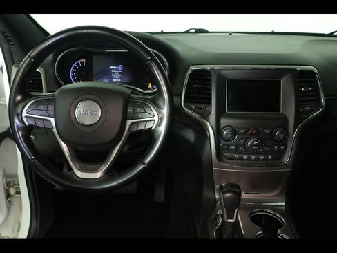 Used 2021 Jeep Grand Cherokee Laredo AWD/4WD image 15