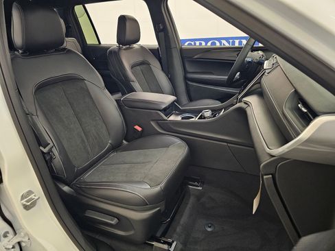 New 2025 Jeep Grand Cherokee L Laredo image 22