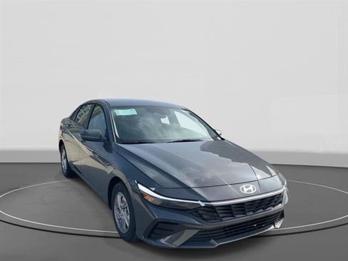 New 2026 Hyundai Elantra SE FWD image 3