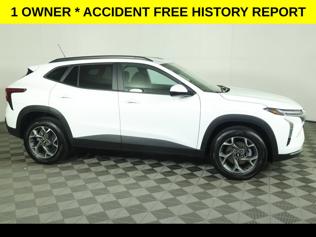Used 2025 Chevrolet Trax LT w/ Driver Confidence Package FWD image 2