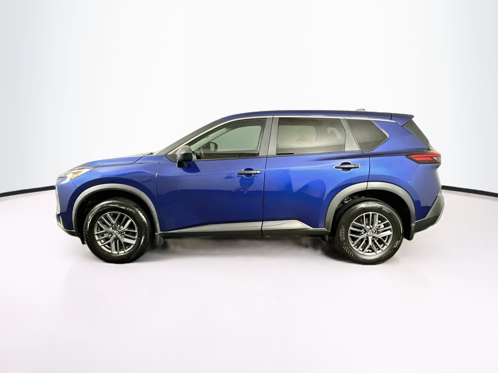 Used 2023 Nissan Rogue S FWD image 4