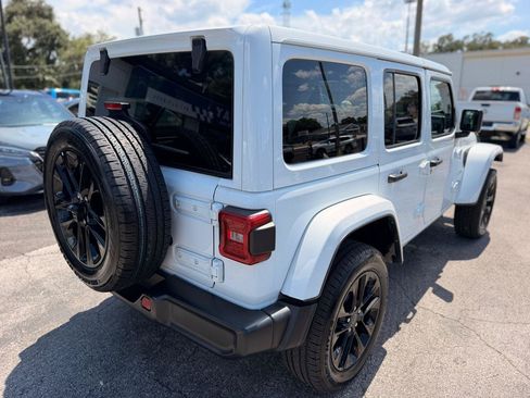 Used 2024 Jeep Wrangler Unlimited Sahara AWD/4WD image 12