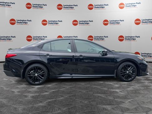 Used 2025 Toyota Camry SE FWD image 8