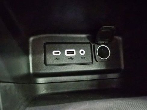 Used 2021 Chevrolet Equinox LS image 29