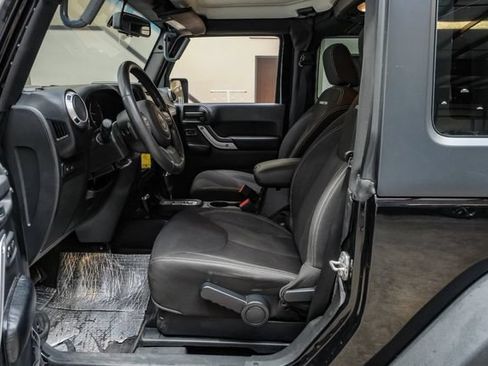 Used 2015 Jeep Wrangler Rubicon w/ Power Convenience Group AWD/4WD image 4