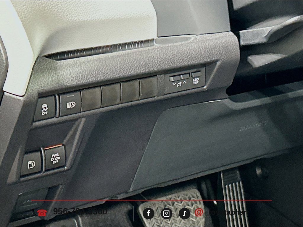 New 2026 Toyota Sienna XLE FWD image 11