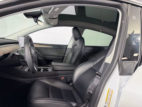 Used 2025 Tesla Model Y Long Range RWD image 21