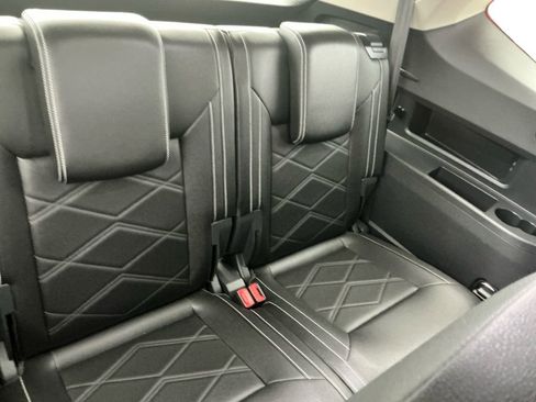 Used 2025 Volkswagen Atlas SE image 22