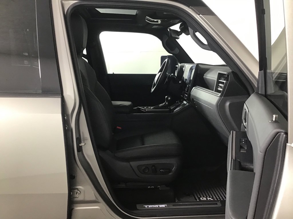 Used 2024 Lexus GX 550 AWD/4WD image 21