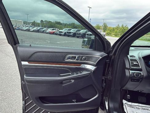 Used 2019 Ford Explorer Limited w/ Ford Safe & Smart Package AWD/4WD image 27