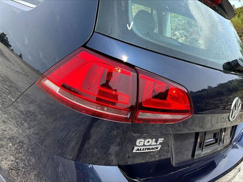 Used 2017 Volkswagen Golf Alltrack S image 26