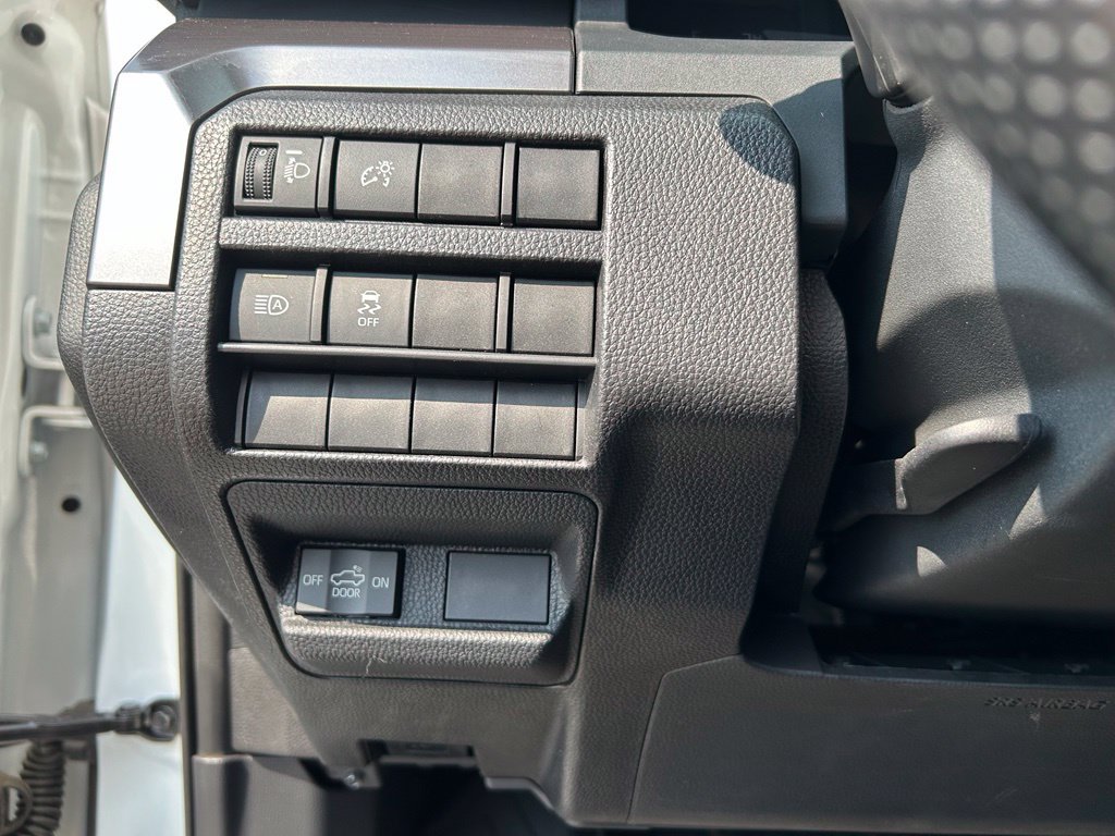 Used 2025 Toyota Tacoma SR5 AWD/4WD image 19