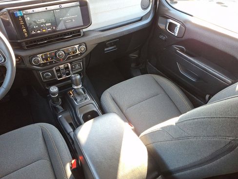 Used 2024 Jeep Wrangler Sport S image 11