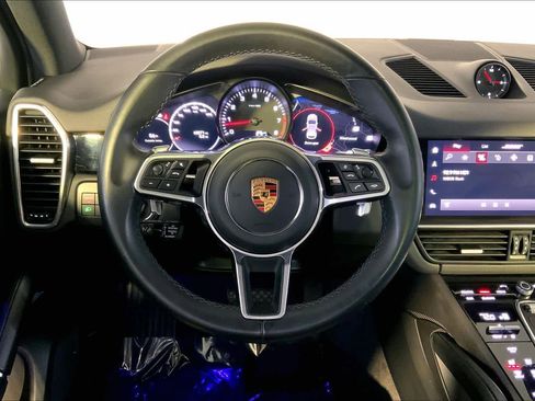 Used 2022 Porsche Cayenne image 30