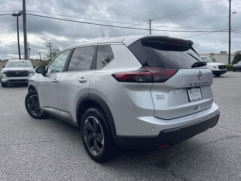 Used 2025 Nissan Rogue SV FWD image 5
