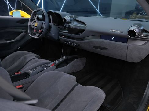 Used 2021 Ferrari F8 Tributo RWD image 37