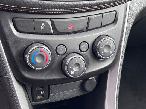 Used 2018 Chevrolet Trax LT w/ LT Convenience Package FWD image 11