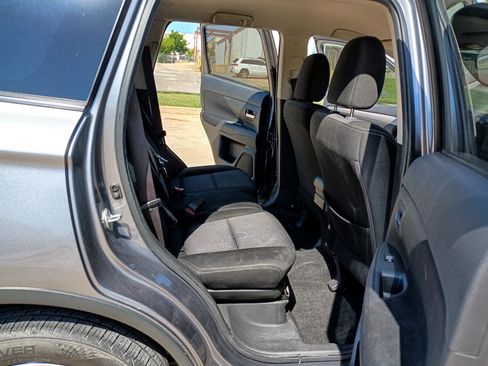 Used 2018 Mitsubishi Outlander ES image 17