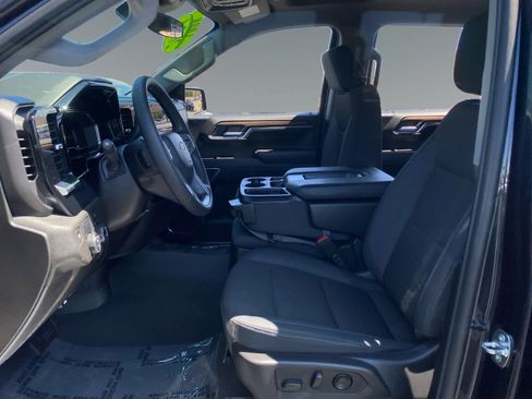 Used 2024 Chevrolet Silverado 1500 LT RWD image 9
