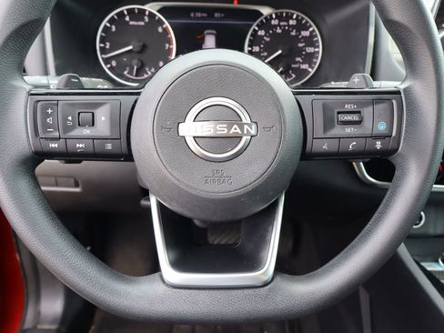Used 2022 Nissan Rogue SV FWD image 11